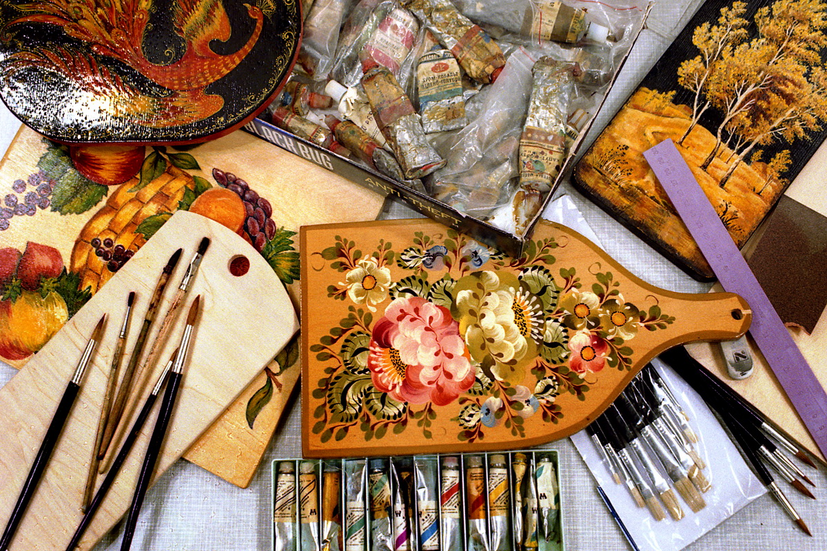 Особенности возникновения и развития традиций художественной росписи по дереву в России