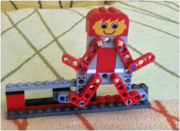 Папа построит из LEGO все, что угодно!